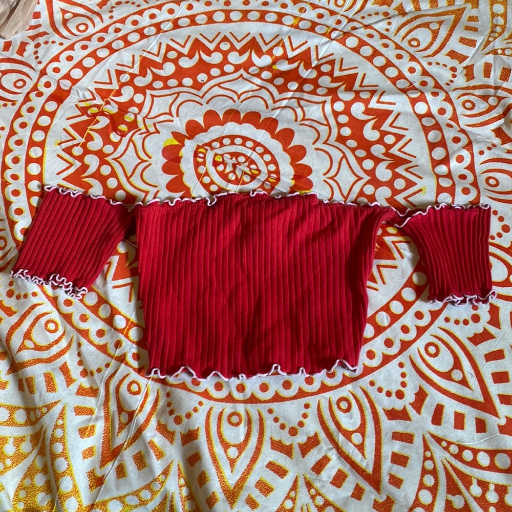 Red crop top, off the shoulder baby sleeves